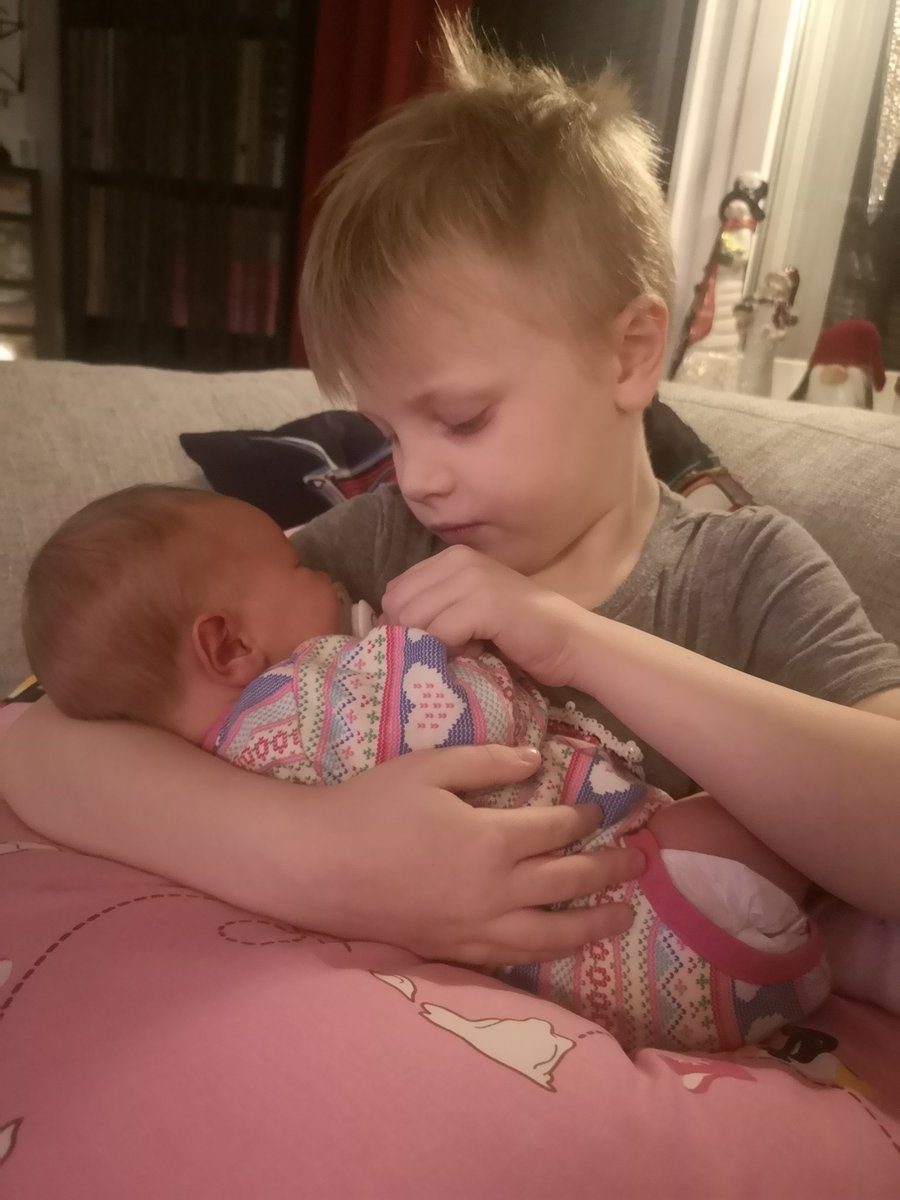 SwedishGrrrl's tweet photo. @Kinspiracy @Vash_505 @Jbams01 @mrshom3rsimpson  this is one proud big brother! https://t.co/QWU9MfLRdY