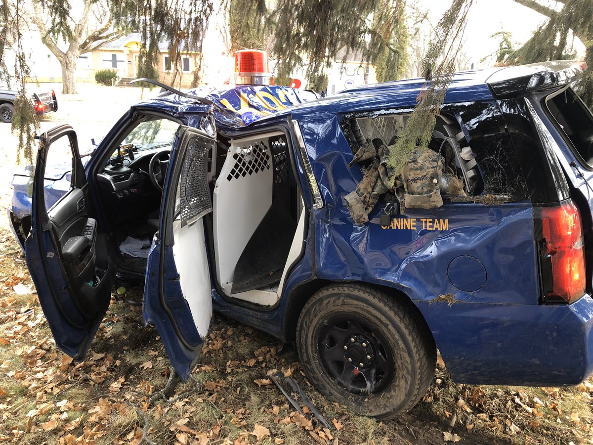 mspbayregion's tweet photo. Flint Tpr. was responding to a stabbing, lights &amp; sirens activated.  He was traveling W/B on Hamilton. An 80 yr old female driver traveling S/B on Chevrolet ran a stop sign, hitting the Tpr. causing his vehicle to roll &amp; hit a tree. Tpr. was trapped in vehicle. https://t.co/Qkah3odXvL