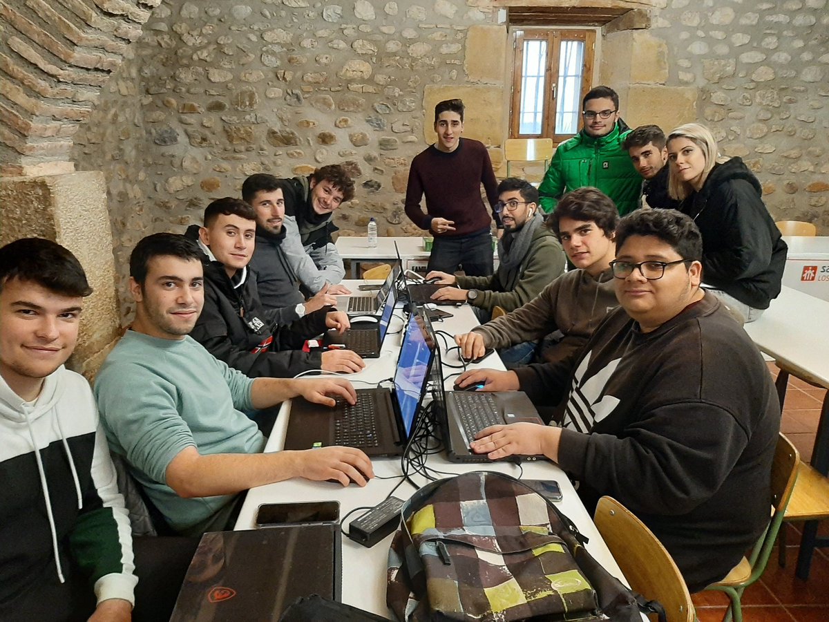 carlosprieto71's tweet photo. El balance después de un día intenso donde se ha fusionado la formación, el compañerismo y la diversión, no puede ser más positivo. Gracias a los patrocinadores,  colaboradores y ponentes de lujo que nos han acompañado @garnicaplywood @Bosonit @empresa_rioja  @AERTIC  @ticandbot https://t.co/SpS5wCrFW9