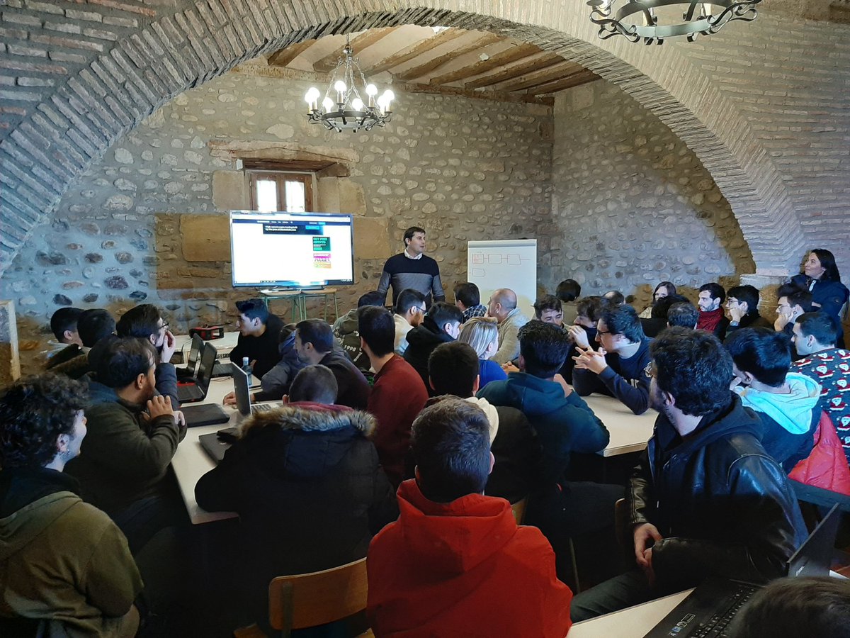 carlosprieto71's tweet photo. El balance después de un día intenso donde se ha fusionado la formación, el compañerismo y la diversión, no puede ser más positivo. Gracias a los patrocinadores,  colaboradores y ponentes de lujo que nos han acompañado @garnicaplywood @Bosonit @empresa_rioja  @AERTIC  @ticandbot https://t.co/SpS5wCrFW9