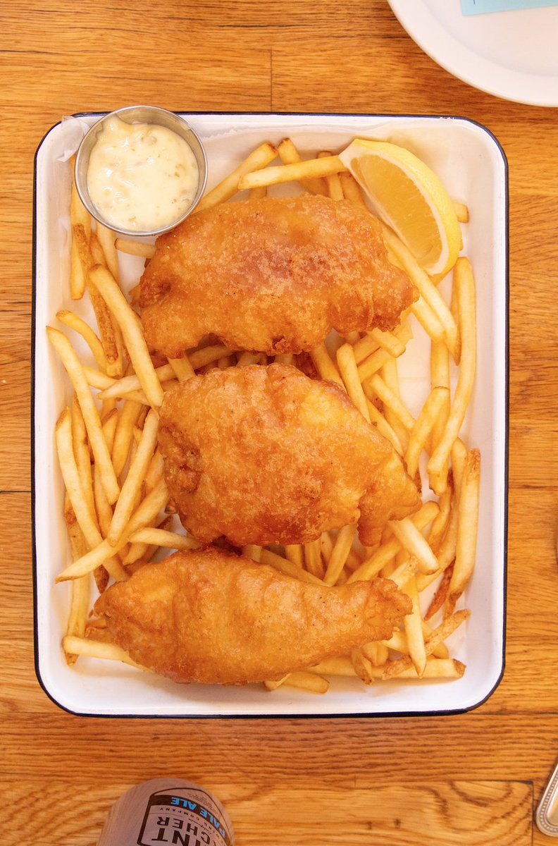 eatatfish101's tweet photo. Our Fish &amp; Chips are beer-battered for an extra layer of flavor🐟

#eatatfish101 #fish101 #fish101restaurant #encinitas #cardiff #cardiffbythesea #sandiego #northcountysd #northcountysandiego #sandiegofood #sandiegoeats #sdfoodie #sandiegofoodie #freshfish #sdfish https://t.co/DMmlOsv10M