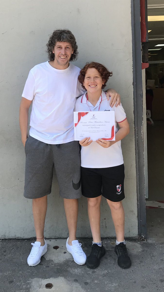 Rorrocarballodt's tweet photo. Muchas gracias x compartir este momento familia Soria, estar en la entrega de diplomas de @maxicolosoria, me pone muy contento que terminaste la primaria, fue un año de muchos cambios y te los bancaste todos. Te felicito hermanito y seguí por este camino. https://t.co/obbsv1Ptlk