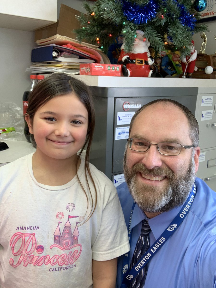 principaleagle1's tweet photo. Happy early 8th Birthday to Sophia! Have a great day on the 30th! @OvertonEagles &amp; @arp_nic let’s make her day #AWESOME! #WeROverton https://t.co/h3zxz14RrB