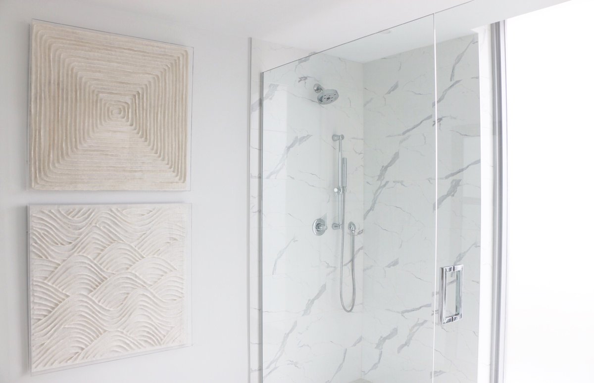 Beauty is in the details 🌱 Natural light fills bathrooms at #AquaVue, a serene environment anyone can appreciate after a long week. To book your private tour, please call our sales center at (954) 530-7116.