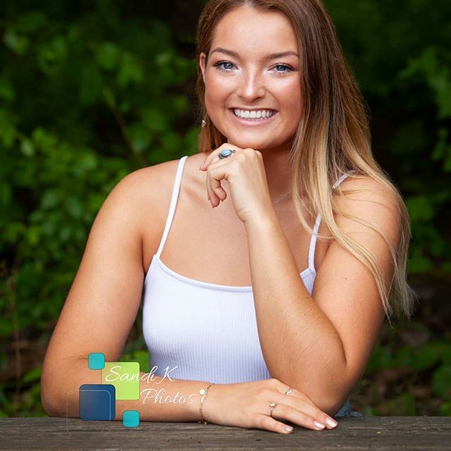 If you haven't scheduled your senior pictures yet, there's still time!