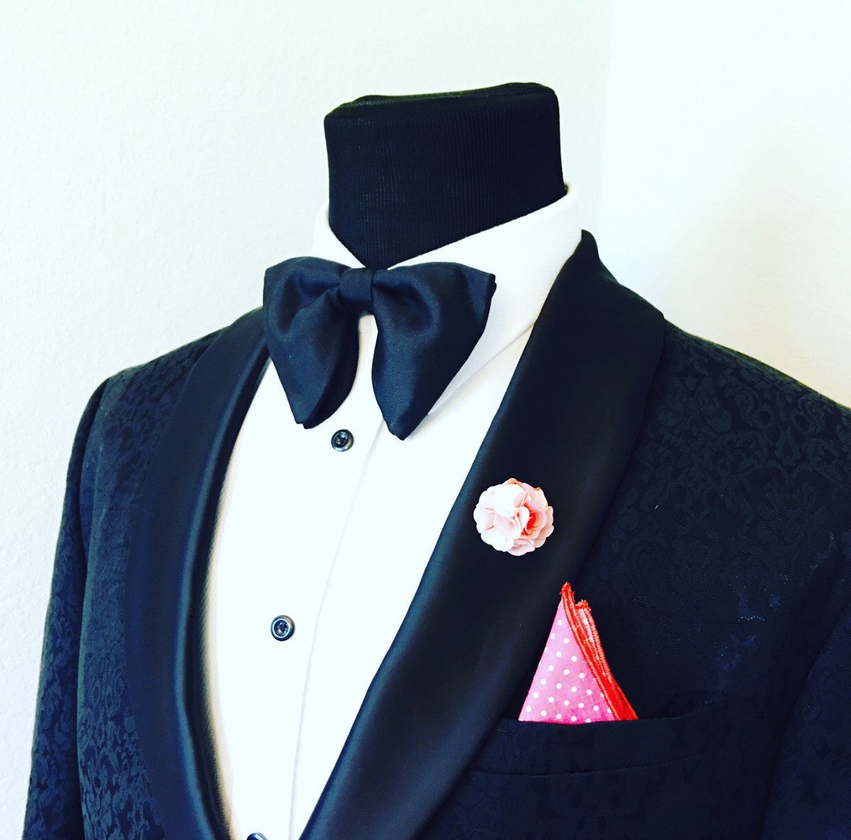 RessoRoth's tweet photo. Thanks for the kind words! ★★★★★ "Exactly as described. Arrived on time" hazeljai 

https://t.co/giVgOiMZ4g #etsy #accessories #black #wedding #bowtie #largebowtie #weddingbowtie #blackbowtie #velvetbowtie #bowties https://t.co/zYMkrWhNTi