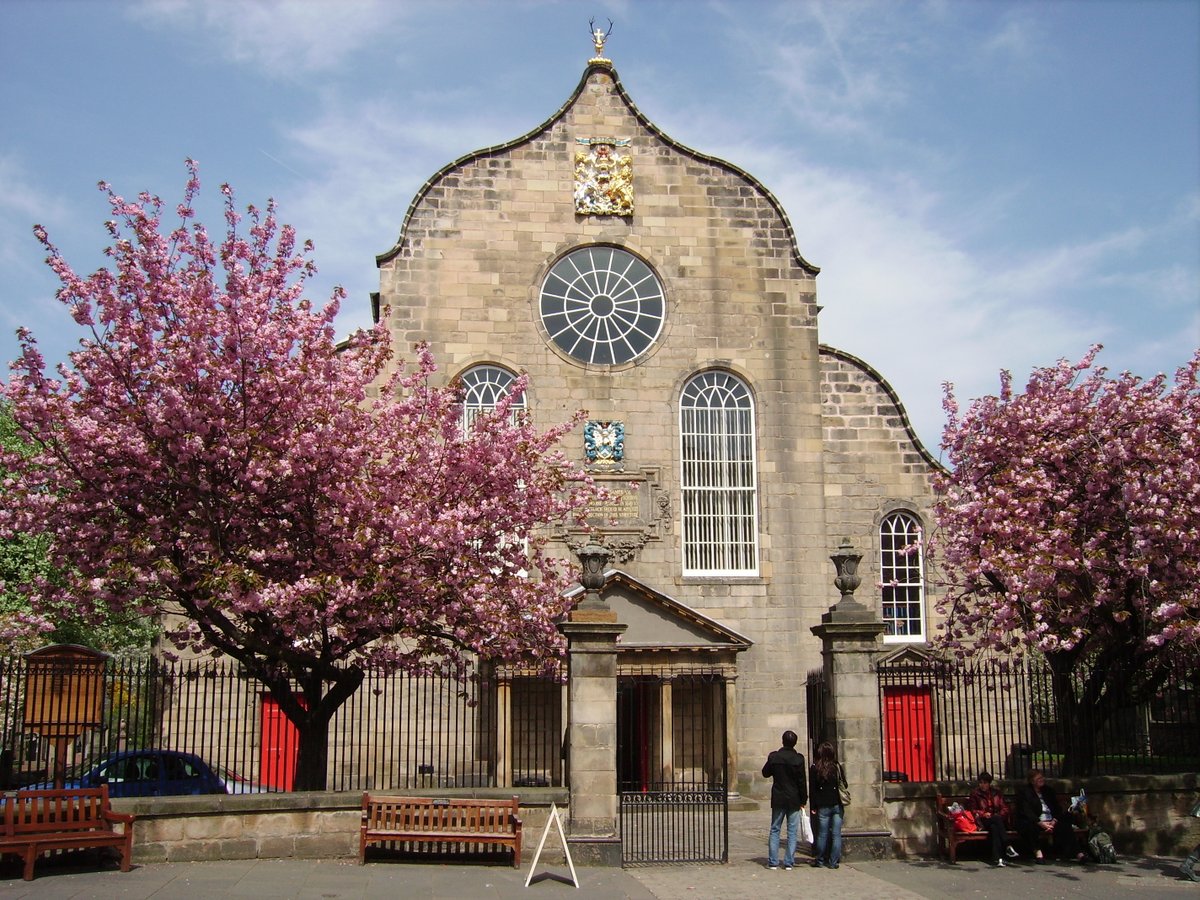 Edxmas's tweet photo. It's day 18 of #24doorsofadvent tomorrow & we're visiting @CanongateKirk. See the Kirk's unique design, the Dutch style ashlar façade & the columned baroque interior. Notable memorials in the kirkyard include graves of Adam Smith & Robert Fergusson. Info: https://t.co/g47f6bSFHA https://t.co/dF7nsUOaCy
