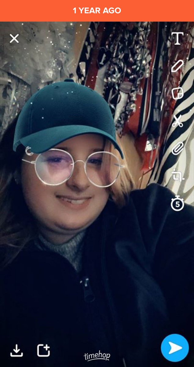 baileybarnes_02's tweet image. #snapchatfilters #feelinglikeneedingsunglasses #feelinglikealittlebear #feelinglikeaflower #feelinglikewearingacap