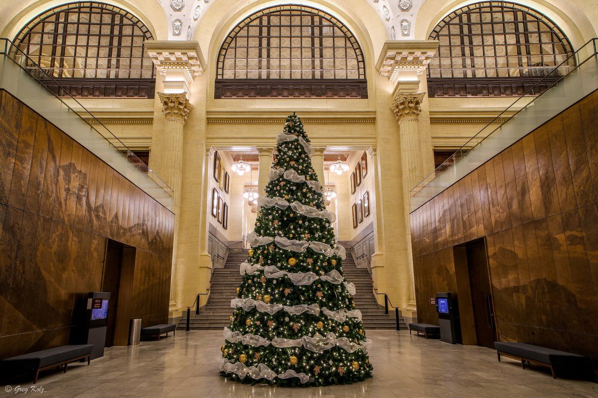 SenMitchell's tweet image. From my family to yours, I wish you a very happy holiday and a joyous new year.  

Ma famille se joint à moi pour vous souhaiter, à vous et à proches, de très joyeuses Fêtes et une bonne et heureuse année.