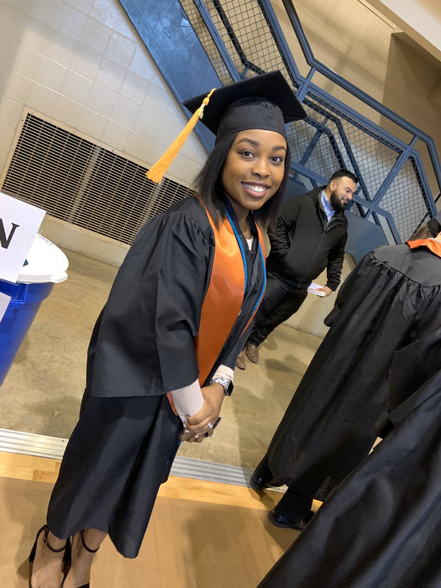 emoney726's tweet photo. Itโs about to go down #grad2019 https://t.co/hbWucdPxgH