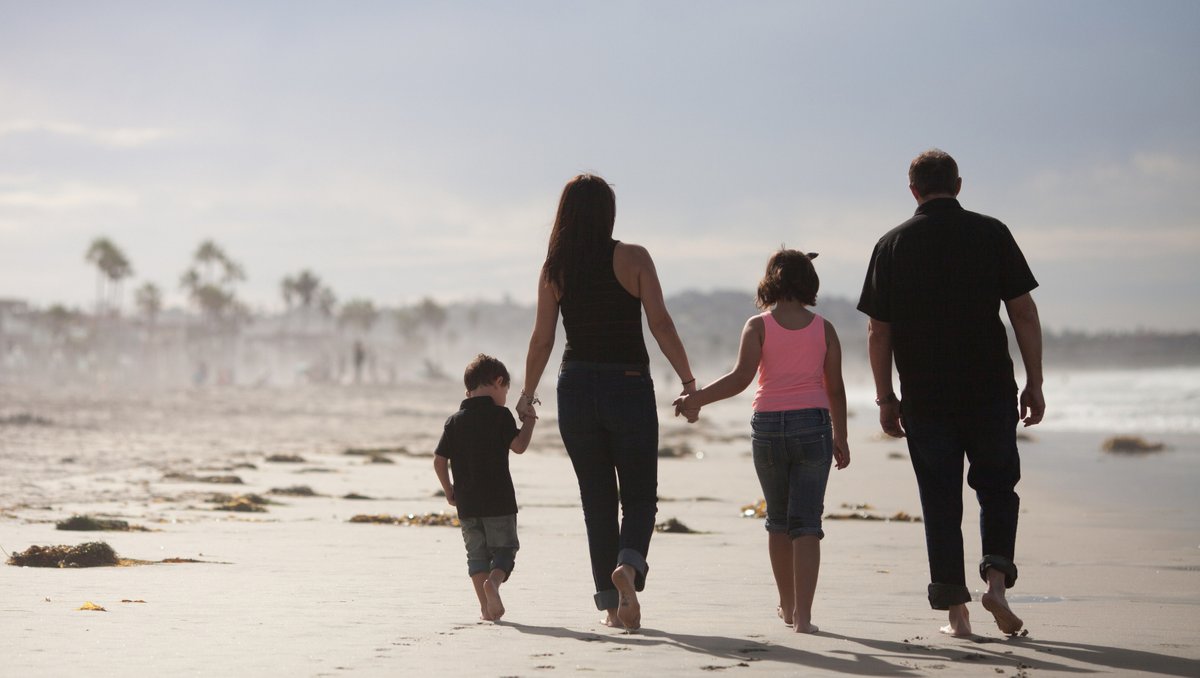danaframes's tweet photo. Attn. San Diego Residents: I will be capturing the sunshine, the smiles, and the sustainable moments through photography January 13-17th! I'd love to explore the day with you with a gorgeous golden-hour lit portrait session! Who's in!? 

👁️@Danaframes 

https://t.co/4XIoYv3MpD https://t.co/AWrdrk6mz2