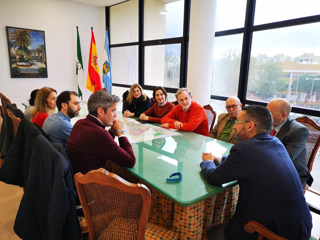 <a href="/FundacionCVE/">Fundación CVE</a>  y <a href="/Ayto_LaLinea/">Ayuntamiento de La Línea de la Concepción</a> (Cádiz) firman un convenio de colaboración para celebrar V edición de <a href="/unesmun_oficial/">Unesmun Oficial</a> . Este evento, modelo de las Naciones Unidas que el CVE organiza para la Red de Escuelas de la <a href="/UNESCO_es/">UNESCO en español 🏛️#Educación #Ciencia #Cultura</a> , se desarrollará durante los días 17, 18 y 19 de abril.