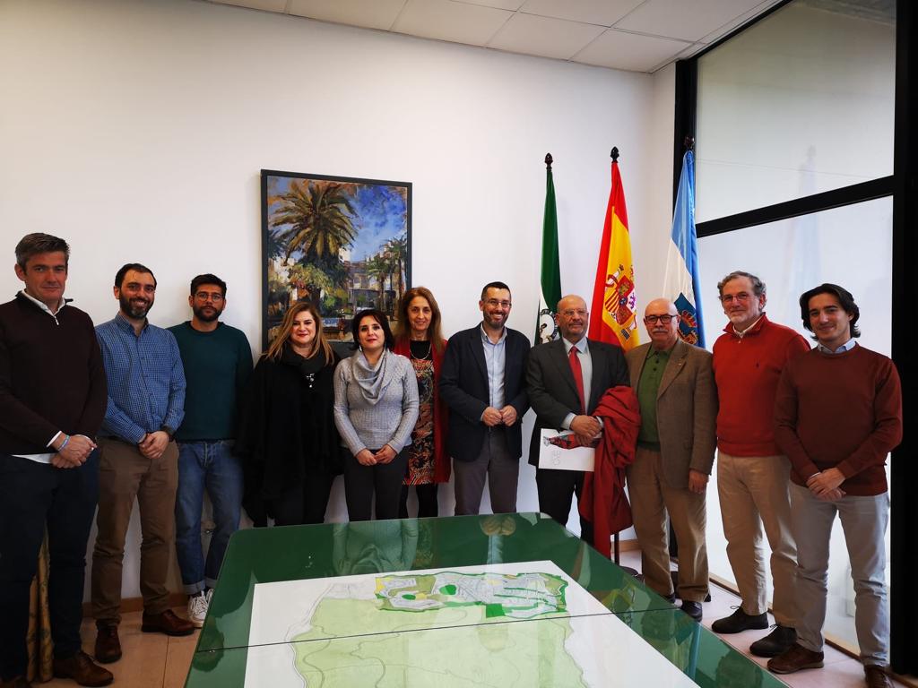 Colegio_CVE's tweet photo. @FundacionCVE  y @Ayto_LaLinea (Cádiz) firman un convenio de colaboración para celebrar V edición de @unesmun_oficial . Este evento, modelo de las Naciones Unidas que el CVE organiza para la Red de Escuelas de la @UNESCO_es , se desarrollará durante los días 17, 18 y 19 de abril. https://t.co/71PiYpnw0A