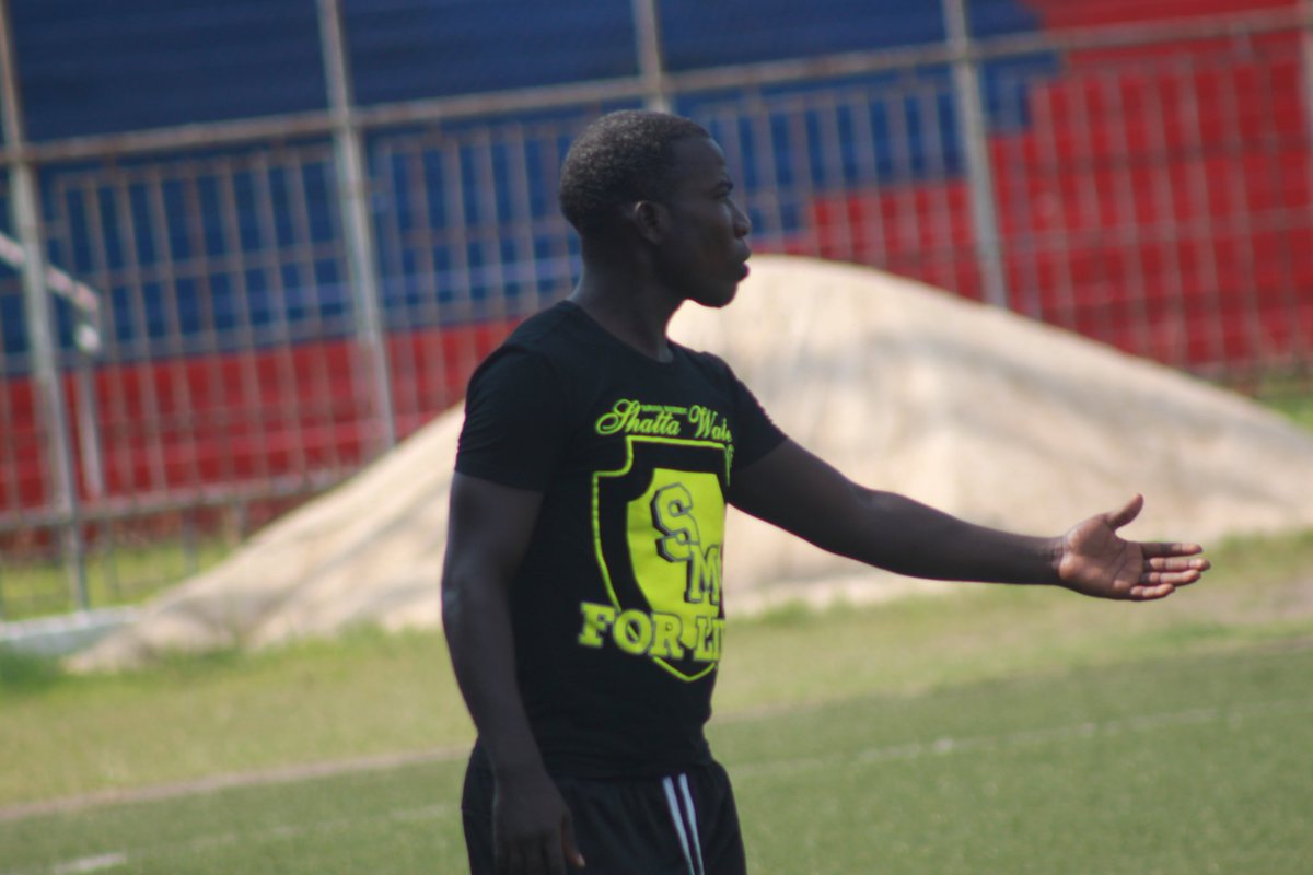 WesleyKla's tweet photo. #ShattaMovementLiberia🇱🇷

Stepped out today to watch the inter-school sports association football tournament and saw this coach on the touchline in his #ShattaMovement shirt.

#SM soldiers must be proud of him.
@shattawalegh https://t.co/bR1kkoR7e6