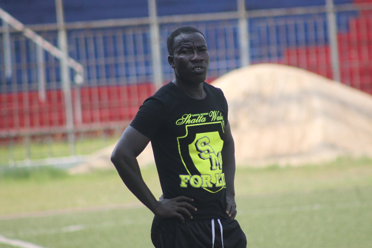 WesleyKla's tweet photo. #ShattaMovementLiberia🇱🇷

Stepped out today to watch the inter-school sports association football tournament and saw this coach on the touchline in his #ShattaMovement shirt.

#SM soldiers must be proud of him.
@shattawalegh https://t.co/bR1kkoR7e6