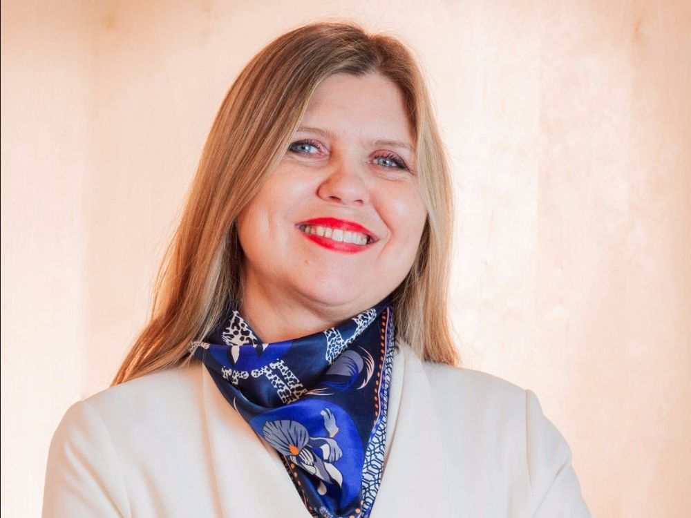 StartupForKids's tweet photo. Notre femme influente du jour : @MereteBuljo, directrice du digital à BPCE Eurotitres et présidente fondatrice du collectif @digital_ladies. Sa devise : "intégrer plus de #femmes dans la #tech". Découvrez son témoignage ici 👉https://t.co/peTgz7Gcs6 @Challenges #womenintech https://t.co/QKhMdyOjsa