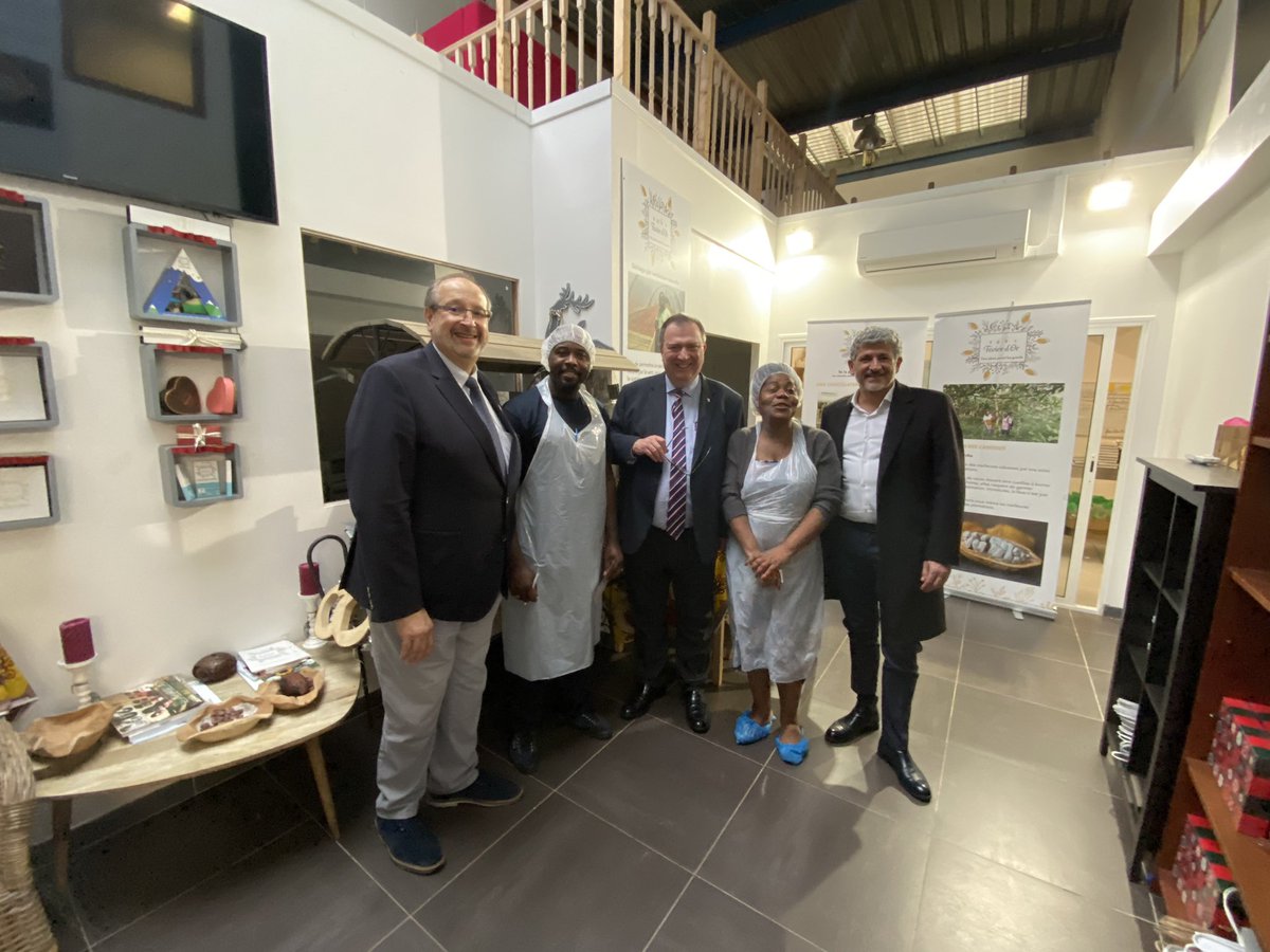 PKuchly57's tweet photo. Intéressante visite @FevierOr importateur fève cacao bio et chocolatier #madein95 avec mes amis #JoelBoilleaut et #CharlesZnaty fondateur du groupe #PierreHermé...

@CCI_95 @CCI_Paris_IdF @CEEVO95 https://t.co/flWTuzZBlH