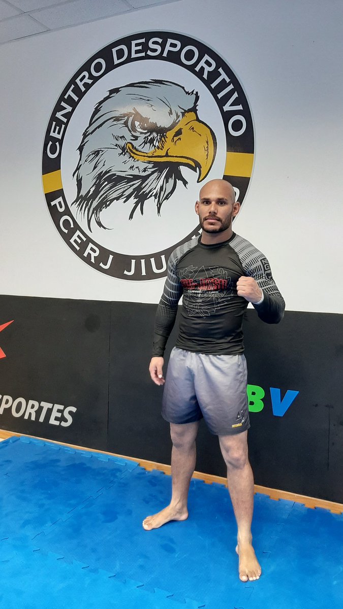 DouglasZasou's tweet photo. Mais um ano se passa e entregamos nosso último evento deixando fluir toda nossa Boa Energia. Muito aprendizado e Treino duro. Assim, vamos construindo nossos laços de Amizade através da Luta.
#JiuJitsu
#lutalivre
#greppling
#fight
#everydayporrada https://t.co/YdU4DPPU1z