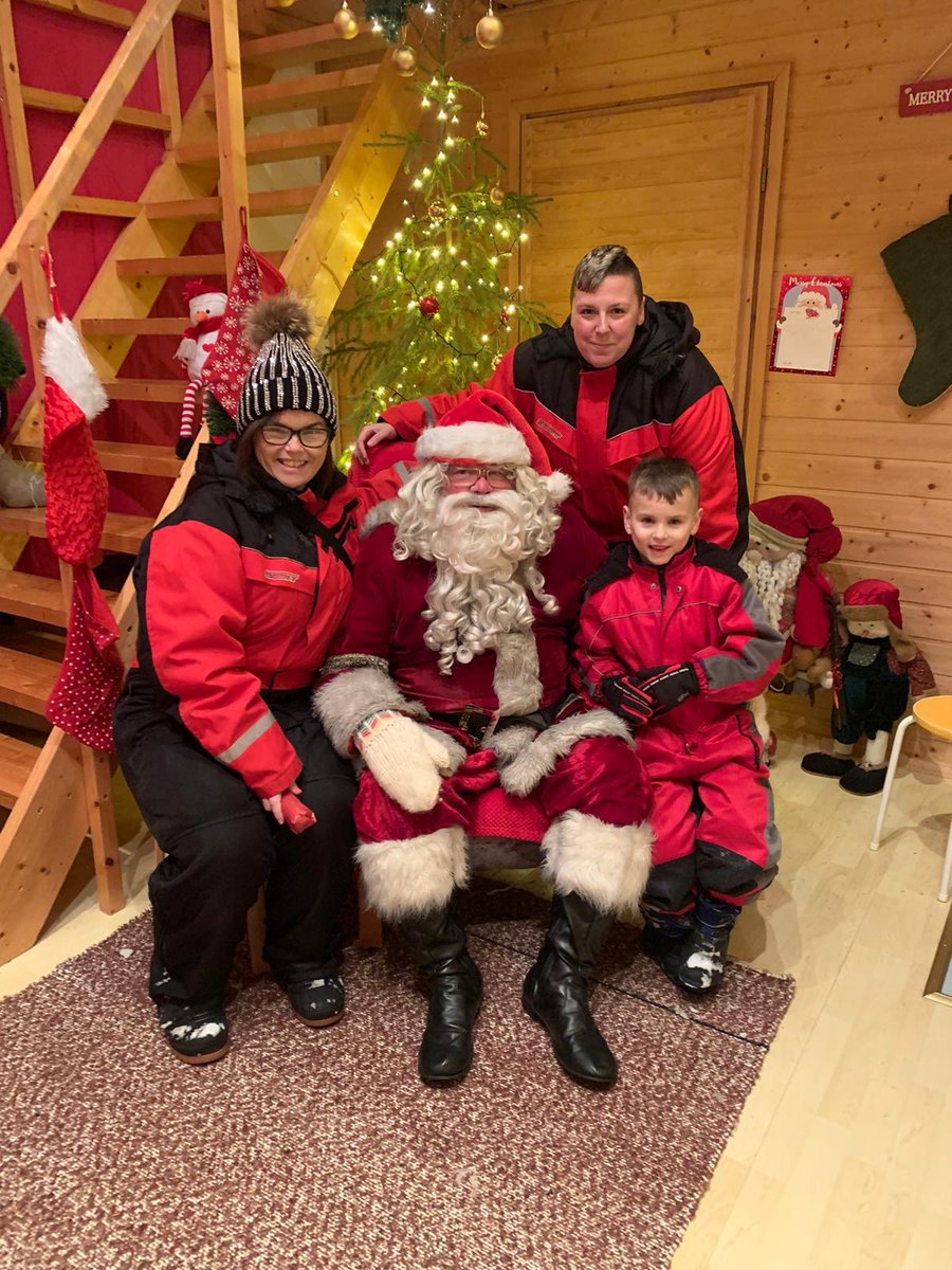 cray_sandra's tweet photo. Merry Christmas Everyone. Xxx https://t.co/osOx1U47SG