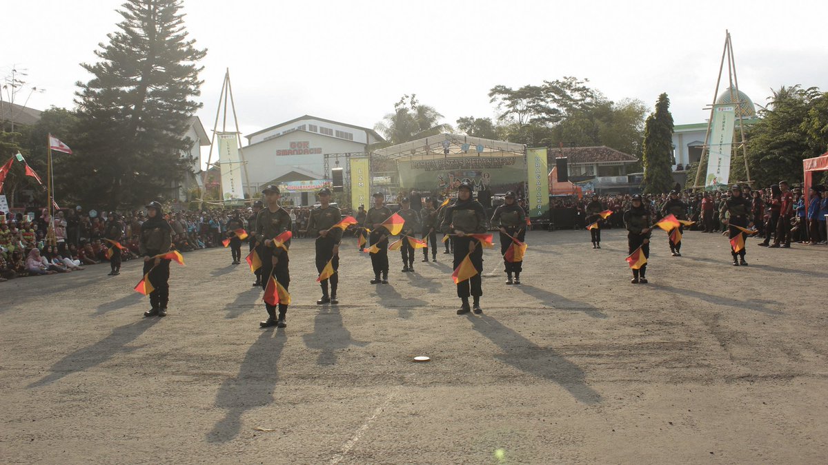 PrabaRasa's tweet photo. [Minggu, 27 Oktober 2019]
Special Performance Teater Doea, Semaphore Dance oleh Pasus Panjarwala XVII, dan Color Party L2M XV BRAGACAKRA 

@dkcciamis07
@Pramuka_Ciamis @dkd_Jabar @DK_Nasional @MyprideMagz 
#GerakanPramuka https://t.co/0XsKYNgQ2f