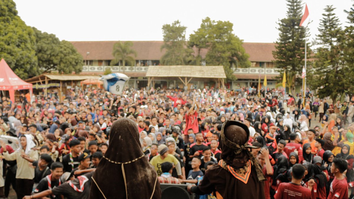 PrabaRasa's tweet photo. [Minggu, 27 Oktober 2019]
Special Performance Teater Doea, Semaphore Dance oleh Pasus Panjarwala XVII, dan Color Party L2M XV BRAGACAKRA 

@dkcciamis07
@Pramuka_Ciamis @dkd_Jabar @DK_Nasional @MyprideMagz 
#GerakanPramuka https://t.co/0XsKYNgQ2f