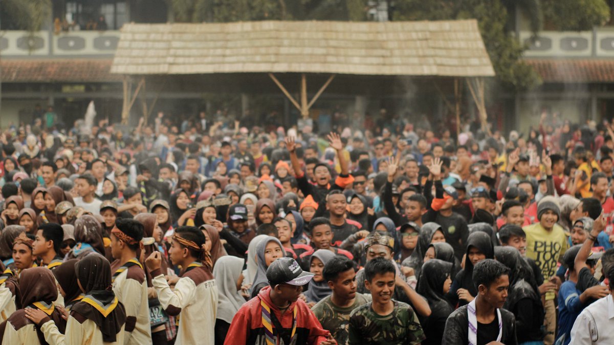 PrabaRasa's tweet photo. [Minggu, 27 Oktober 2019]
Special Performance Teater Doea, Semaphore Dance oleh Pasus Panjarwala XVII, dan Color Party L2M XV BRAGACAKRA 

@dkcciamis07
@Pramuka_Ciamis @dkd_Jabar @DK_Nasional @MyprideMagz 
#GerakanPramuka https://t.co/0XsKYNgQ2f