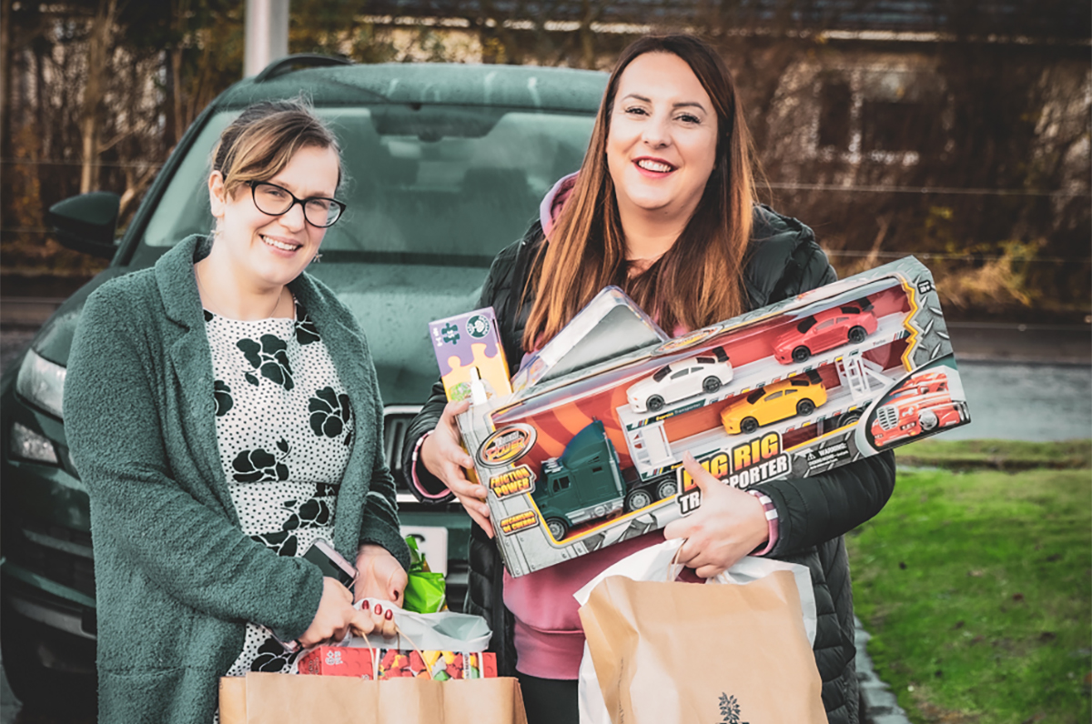 QuinGlobalUK's tweet image. We were delighted to contribute to the Christmas Toy Appeal in partnership with @HelpForKids102! 

Thanks to all the team for taking part and donating generously! #HappyChristmas #ToyAppeal #HelpforKids #toyappeal #toys #christmascharity #christmas #festiveperiod #festivespirit