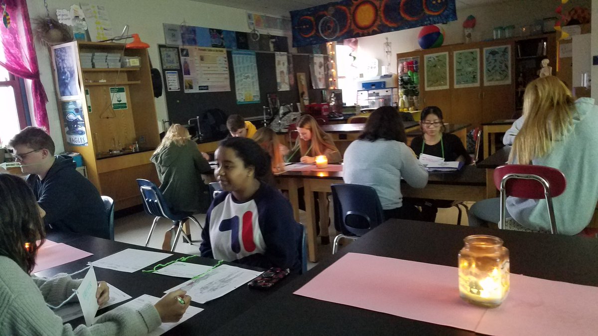 MsGsci's tweet photo. Speed dating to find the "perfect match" - learning antagonist muscles #anatomy and #physiology #stdnts #muscles #speeddating @CVSciTech @buckskinhs @CVBuckskins https://t.co/DvOWWdSjXS