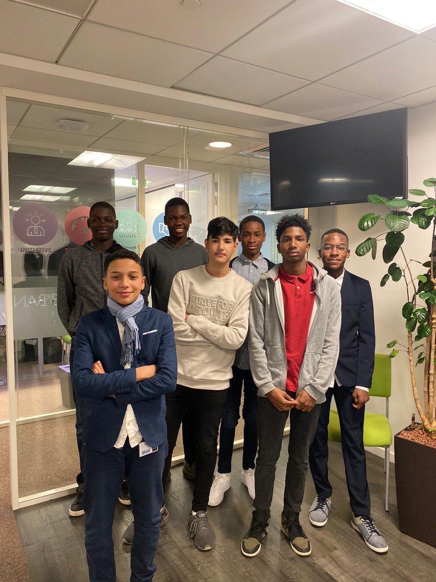 BforBank's tweet photo. BforBank s’engage auprès du @Credit_Agricole dans le « Grand programme stages de 3e », programme national visant à lutter contre les disparités, voire les inégalités sociales. Elle accueille dès aujourd’hui des stagiaires venant des collèges Réseaux d’Education Prioritaire #REP https://t.co/jp0nhE6ixQ