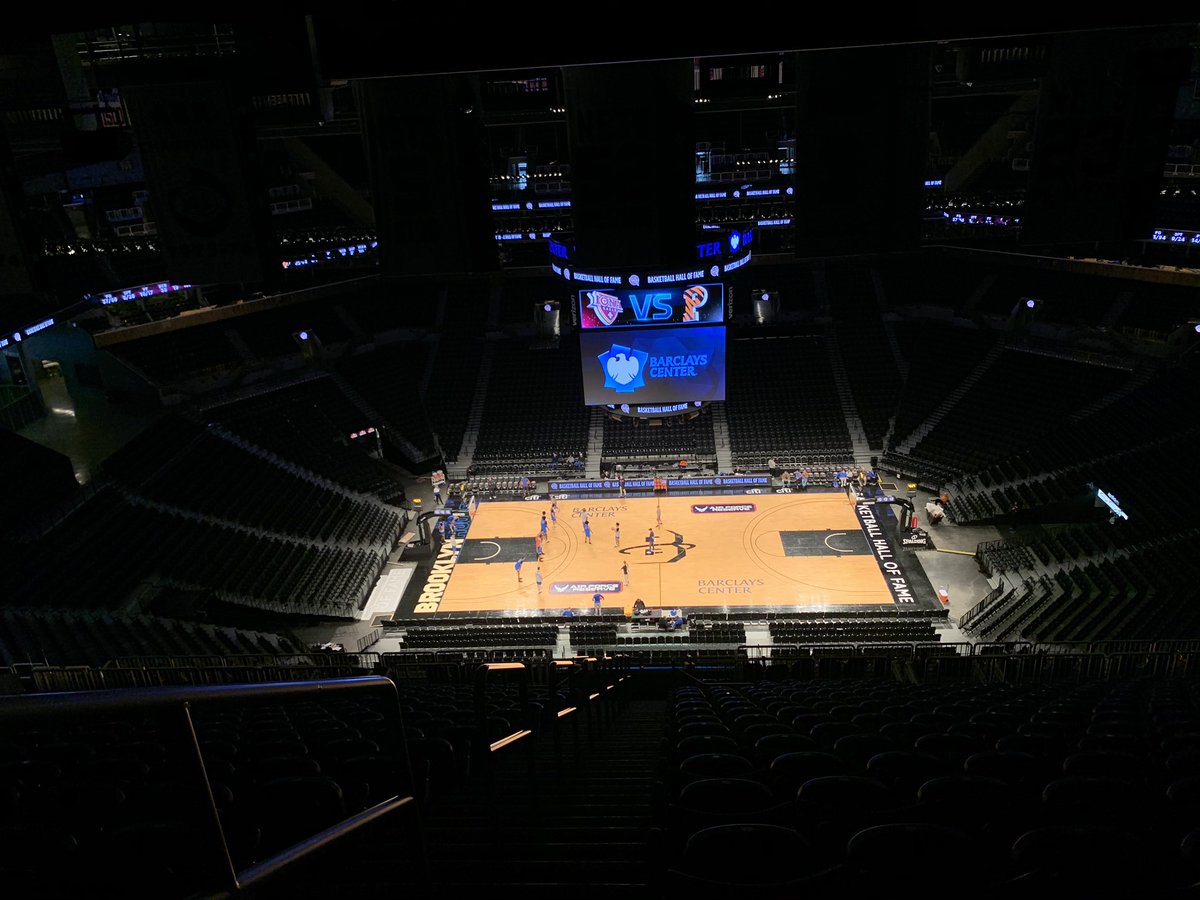 GatorsChris's tweet photo. Hello, down there!
Shoot-around
#section225
#Gators https://t.co/DqR3FtzgBJ