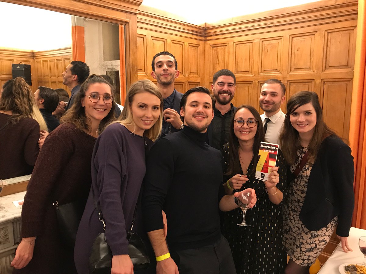 Extia_conseil's tweet photo. Vendredi dernier, Lyonnais, Grenoblois et Suisses se sont retrouvés pour une soirée d'exception au Château de Montchat 🎉

Buffet et DJ étaient de mise et le clou de la soirée, une #MurderParty, a rassemblé nos #Extiens pour un moment décalé !

📸 https://t.co/rHXT5QvXgu https://t.co/dhXz7afSSo
