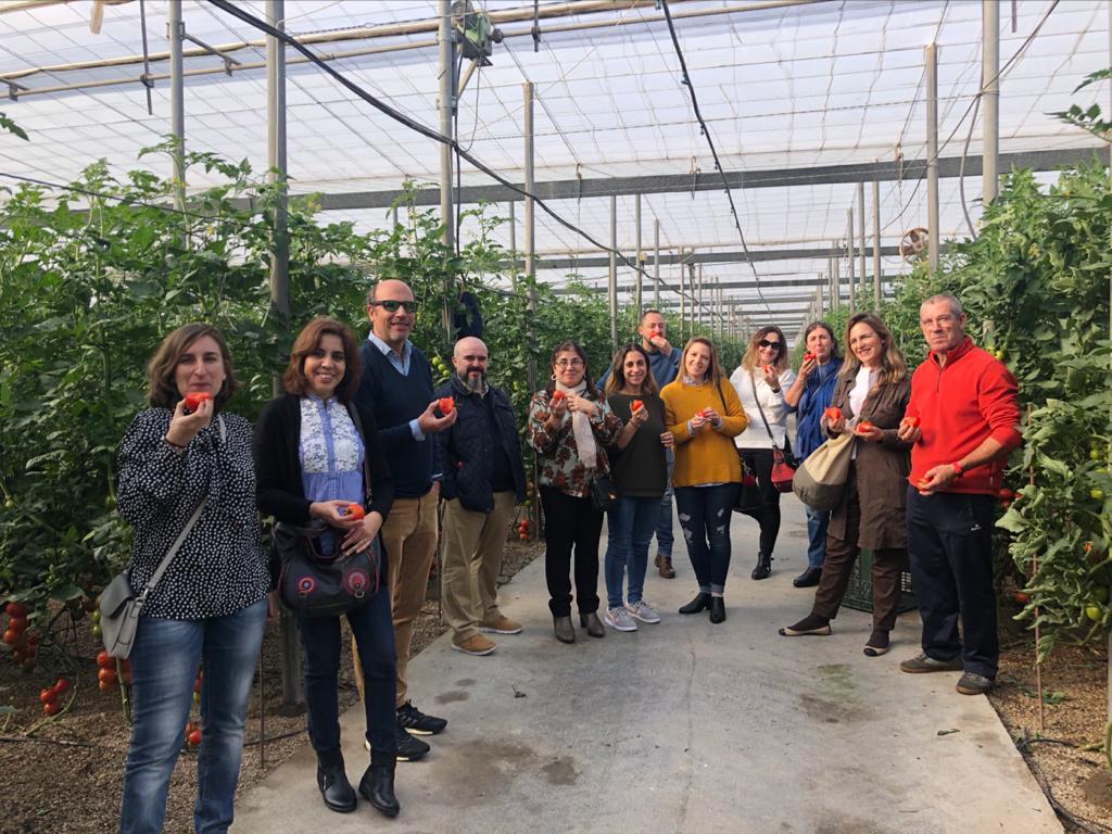 YaraIberian's tweet photo. 📌 Hoy estamos celebrando en #Almería nuestro #TeamBuilding 🆙 Hemos organizado una visita a la Estación Experimental @Cajamar 'Las Palmerillas', un centro tecnológico de referencia en #agricultura intensiva mediterránea 🔬 @ADNAgroFood
#SomosAgro, #SomosEquipo ▶️ #OneYara https://t.co/mNO4ZNOk7N