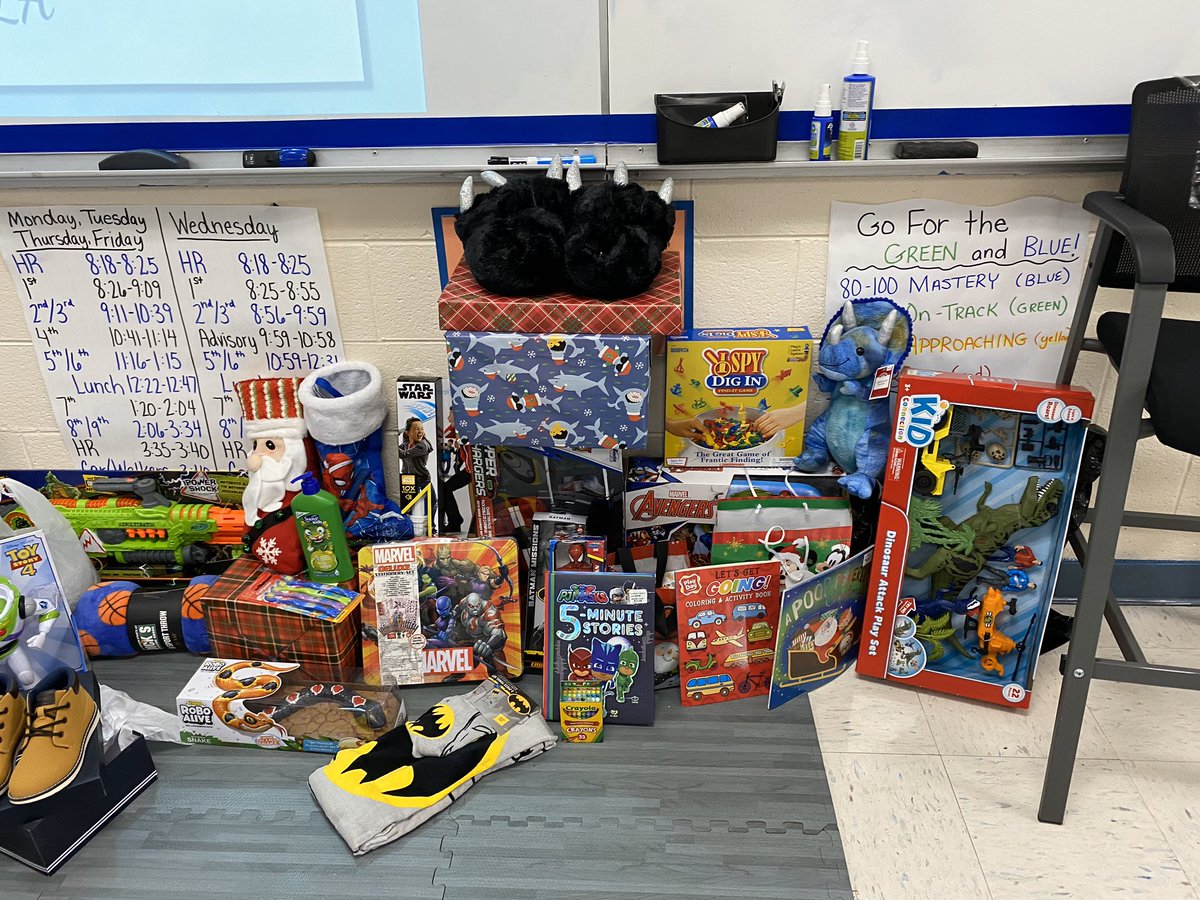 CMSHawks's tweet photo. BETA CLUB! Clinton Middle Beta Club is wishing a special five-year-old a Merry Christmas! They have been busy this month collecting gifts to bring joy to the season! #CMSBeta #EveryStudentEveryDay https://t.co/V8sekP3xcU