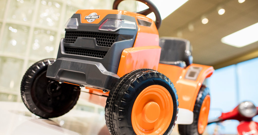 DeltaCollision's tweet image. #AutoNews via @NYTimes From Zero to 4, Before the End of the Driveway nytimes.com/2019/12/16/bus…