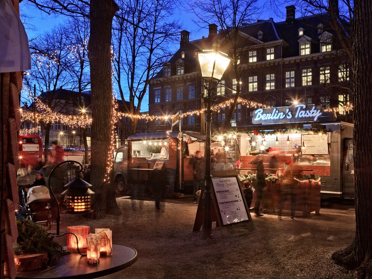 Kom jij ook nog slenteren over onze gezellige Royal Christmas Fair? Kom hier op zoek naar originele kerstkadootjes of gewoon voor een warm glaasje gluhwein. Het is er allemaal! #havearoyalwinter #winterindenhaag #wintereventsdenhaag >>denhaag.com/nl/event/14443/
