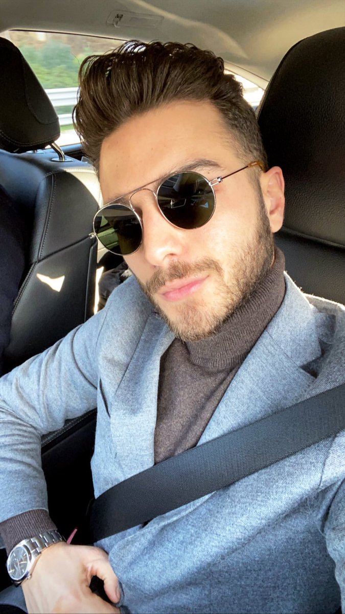 schatz40's tweet photo. Buongiorno #ilvolovers 😎
@CharFlorida @ILVOLOMIAMI @ilvolonelcuore @jean_y_gian @gianluguatemala
#gianlovers #ivu #gianlucaginoble #instastories #martedi #tuesday https://t.co/vTB77LLNiz