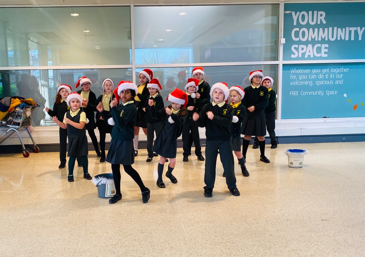 Wonderful performance today by <a href="/BroomwoodSchool/">Broomwood Primary</a> at Tesco Altrincham. Great way to spread Christmas Cheer 🎄❤️✨🤩🎅🏻 <a href="/2019Tesco/">TescoAltrincham2019</a> <a href="/Tesco/">Tesco</a>