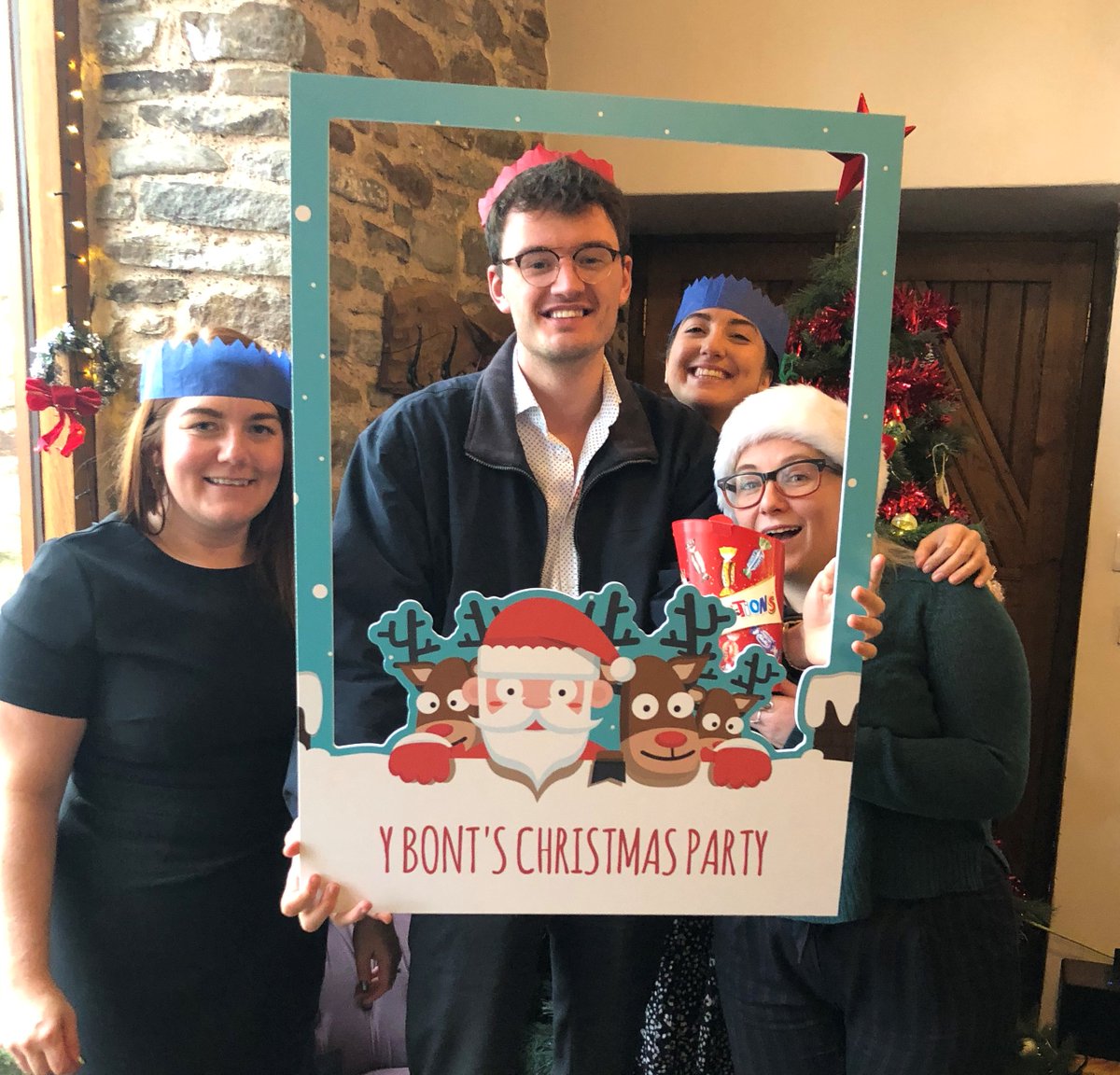 Thanks to @Ybont &amp; @Brogan_YBont for hosting CJCH at your Christmas party! 🎅🎄The quiz and raffle was great fun and in support of an incredible cause!