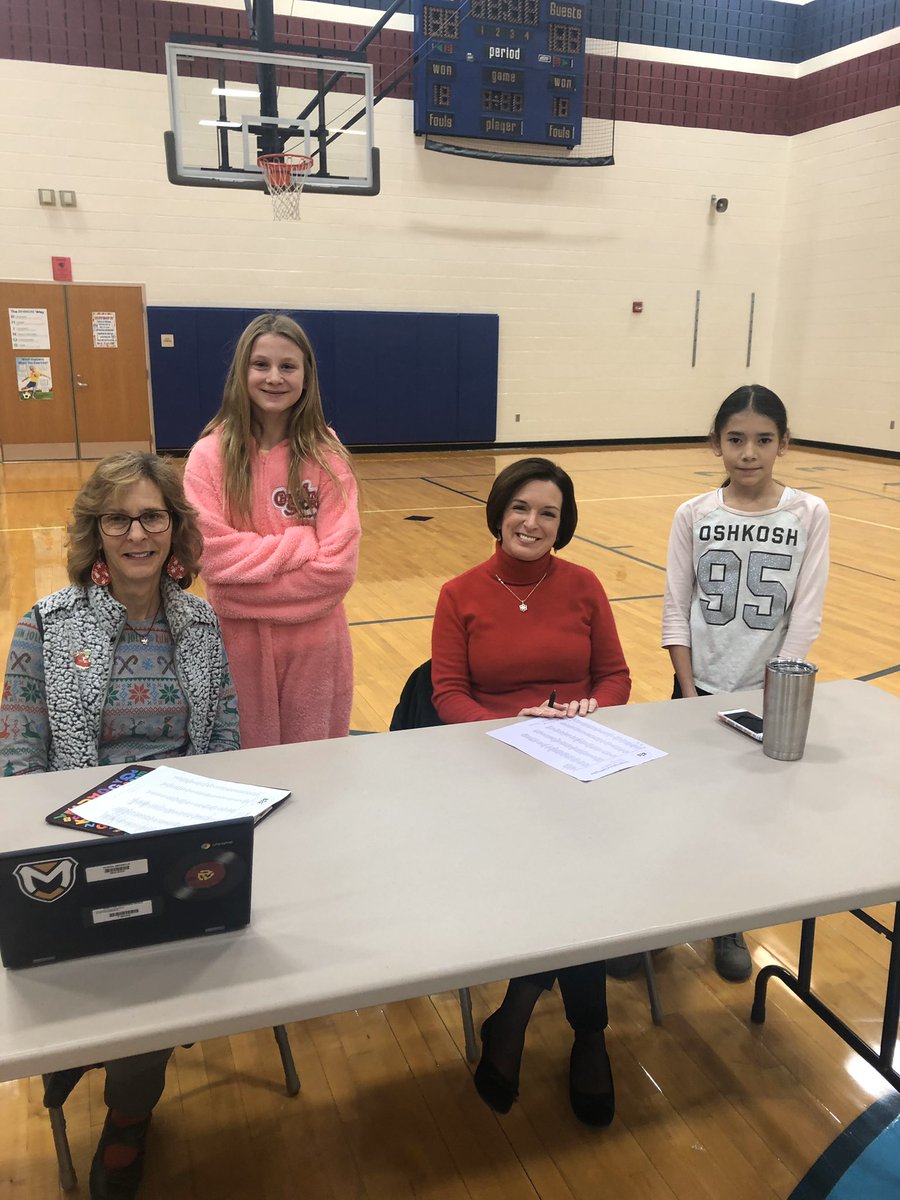 RyanParkRhinos's tweet photo. Congratulations to Camila, our 5th grade spelling bee winner, &amp; Natalee, our runner-up! #APride #rprhinos https://t.co/hQeqPmUsBb