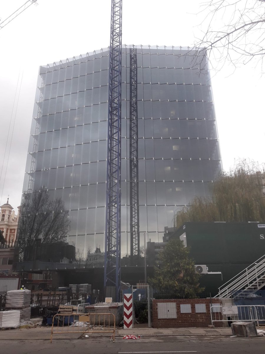 kitchenconsult_'s tweet photo. Al lío! Montando en plena Castellana!! #TeamK! #EquipoK! https://t.co/G9Cg0vtEt6