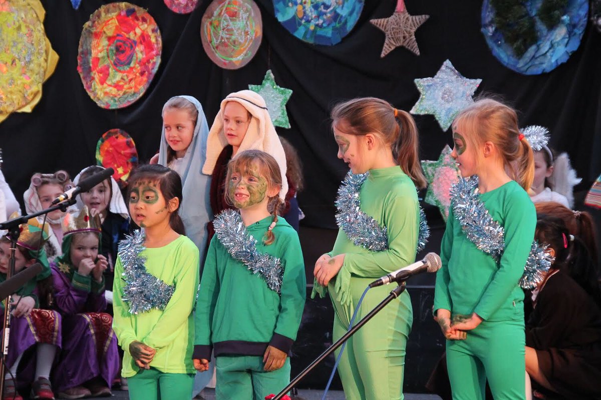 alexcollege's tweet photo. Creative spirit goes interstellar this year in Christmas with the Aliens! Our Kindergarten and J1 students had a blast performing their Christmas show this morning. #ChristmasAtAlex #CreativeAlex #WeareAlex 🎄 https://t.co/paDAq4Mq2q