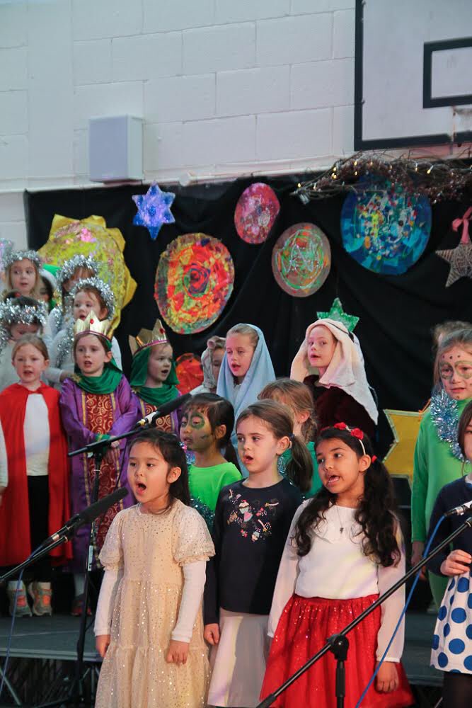 alexcollege's tweet photo. Creative spirit goes interstellar this year in Christmas with the Aliens! Our Kindergarten and J1 students had a blast performing their Christmas show this morning. #ChristmasAtAlex #CreativeAlex #WeareAlex 🎄 https://t.co/paDAq4Mq2q