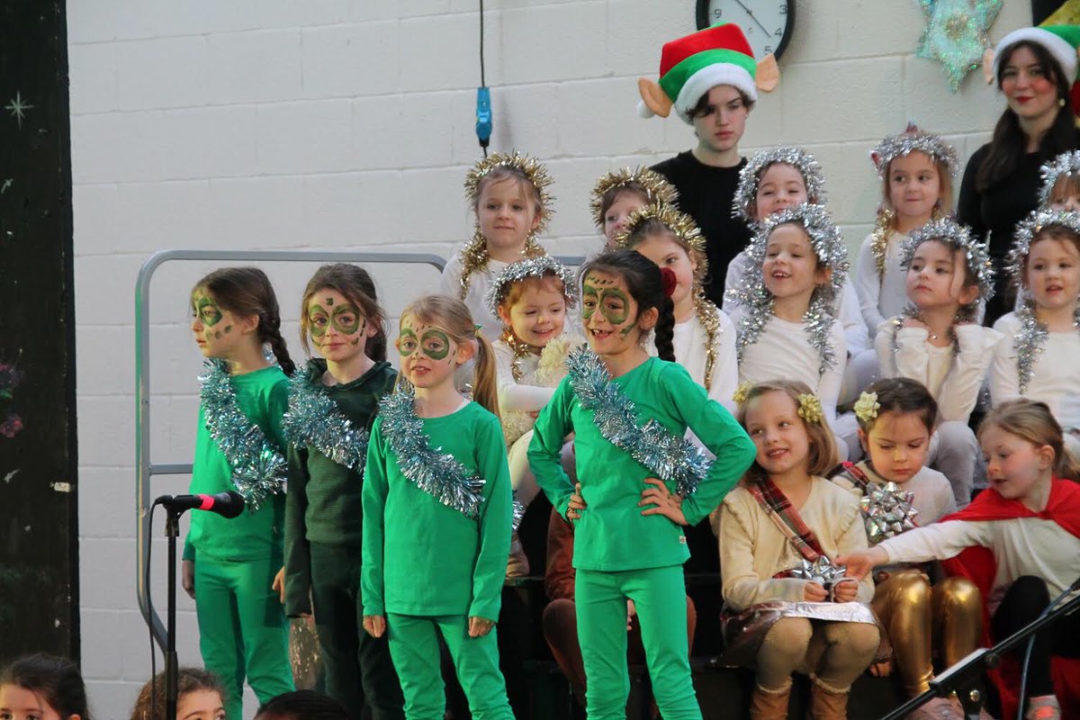 alexcollege's tweet photo. Creative spirit goes interstellar this year in Christmas with the Aliens! Our Kindergarten and J1 students had a blast performing their Christmas show this morning. #ChristmasAtAlex #CreativeAlex #WeareAlex 🎄 https://t.co/paDAq4Mq2q