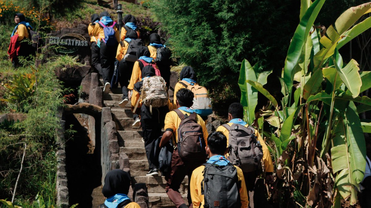 PrabaRasa's tweet photo. [ Sabtu, 16 Nov 2019 ]
Alhamdulillah Ambalan Prabarasa telah melaksanakan kegiatan WISBAL (Wisata Ambalan) ke Darajat Pass, Garut. Kegiatan ini dilaksanakan guna mempererat kekeluargaan juga sebagai refreshing

@dkcciamis07 @PramukaJabar @Pramuka_Ciamis @DK_Nasional @MyprideMagz https://t.co/n7iczu58lp