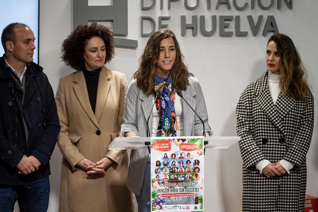 Sara1Serrat's tweet photo. Queremos que ningún niñ@ de #Gibraleón se quede sin juguete de Reyes Magos. Queremos hacer del fútbol ⚽️ un vehículo de reivindicación de igualdad a todos los niveles. Y pasar un rato muy entrañable y divertido, en el que eres fundamental!! 🙋🏽♂️🙋🏼♀️
#S1S 🥅 #theone1 🧤#soydeRazza https://t.co/QPrFQKcEia