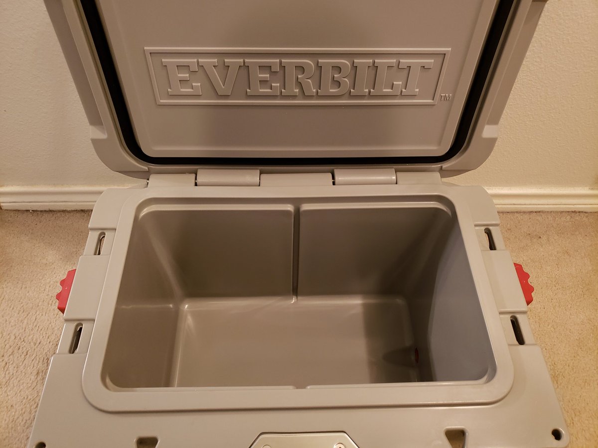 mdeskinfishing's tweet photo. picked up this #everbilt 26qt cooler a couple of weeks ago for 50% off. It's a solid built cooler with great latches and a strong handle. I'll do a full video review soon, but for the $40 I paid, I think it'll be a great addition to my outdoor gear! #markdeskinfishing #fishing https://t.co/sN9RCd4efn