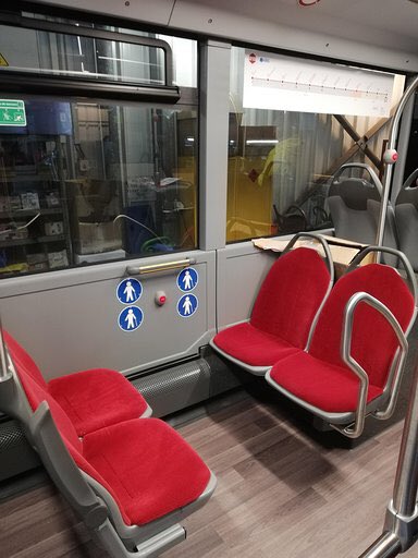 AstridBaudRoche's tweet photo. #grandgeneve #transport #transfrontalier #Glct 🚌 les nouveaux bus des lignes 814 et 818 ont un terminal de carte + espace PMR + espace fauteuil handicapé et poussette https://t.co/WqgQ5BIjRN