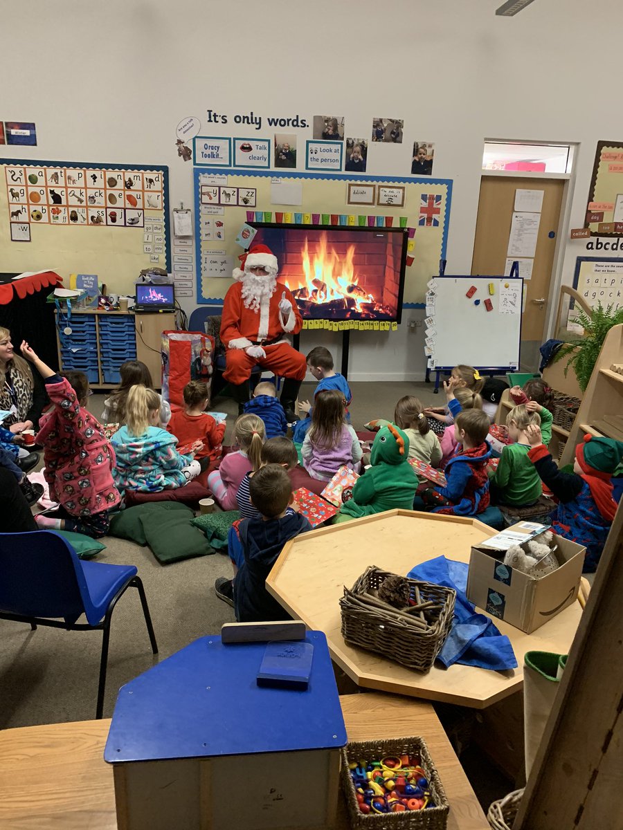 SimpsonsLane6C's tweet photo. Fantastic turnout for our KS1 Bed time story with Santa  @SimpsonsLane https://t.co/cgM1dAl5yw