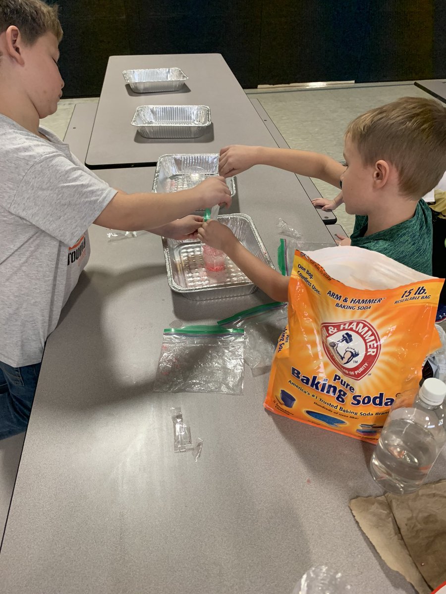 LeRoySTEM's tweet photo. Wrapping up second quarter with LES 1st Grade. We had a great afternoon building holiday items with @LEGO_Group bricks, dissecting pinecones, watching candy canes dance and determine what temperature of water hot chocolate dissolves best in! #LESSTEM https://t.co/sBIh153vQb