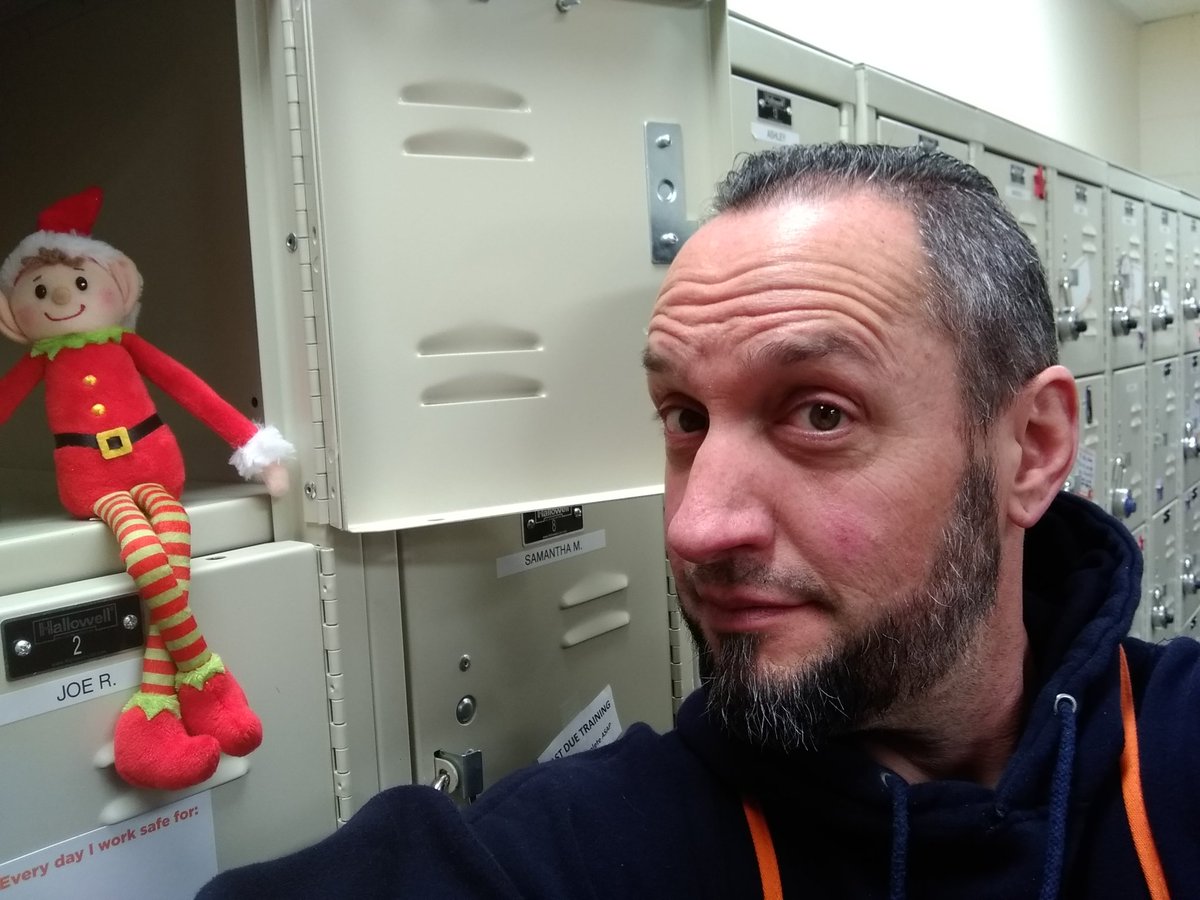 SCOTx2M's tweet photo. Found this guy all kinda relaxing in the Locker Room this morning @THDWoodhaven #mwdec2019 https://t.co/lbZAw5k3kg
